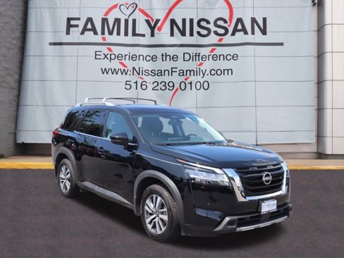 Certified 2024 Nissan Pathfinder SL image 1