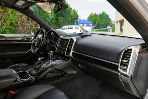 Used 2016 Porsche Cayenne S image 19