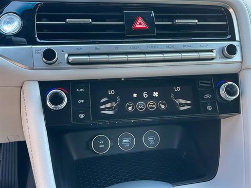 Used 2025 Genesis G70 2.5T image 21