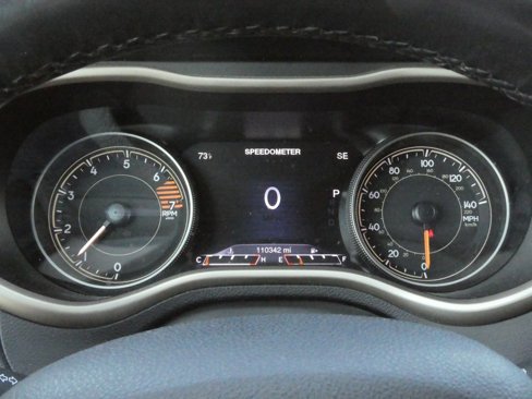 Used 2016 Jeep Cherokee Limited image 5