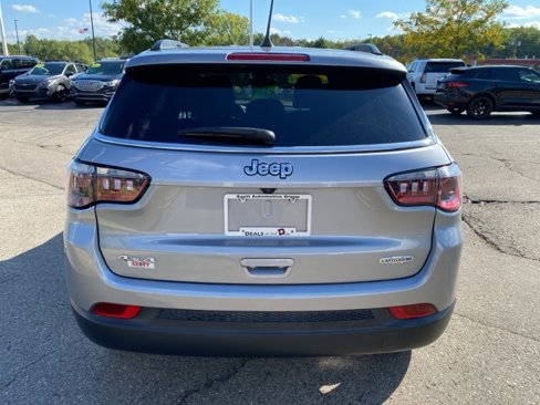 Used 2023 Jeep Compass Latitude image 4