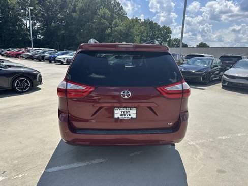Used 2015 Toyota Sienna LE image 7