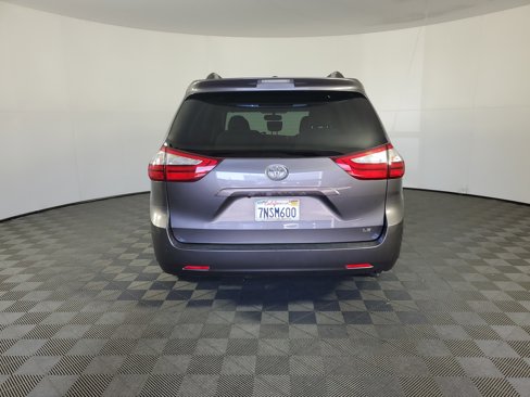 Used 2015 Toyota Sienna LE image 5
