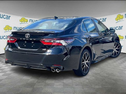 Used 2023 Toyota Camry SE image 6
