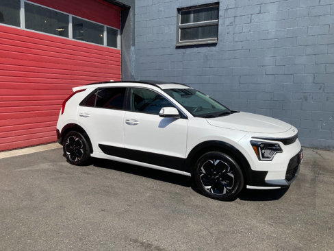 Used 2023 Kia Niro Wave image 1