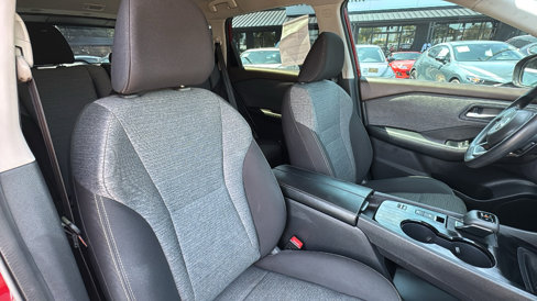 Used 2023 Nissan Rogue SV image 38