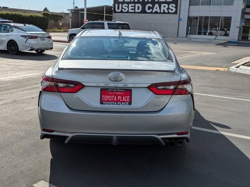Used 2022 Toyota Camry SE image 9