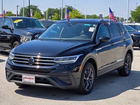 Used 2023 Volkswagen Tiguan SE image 3
