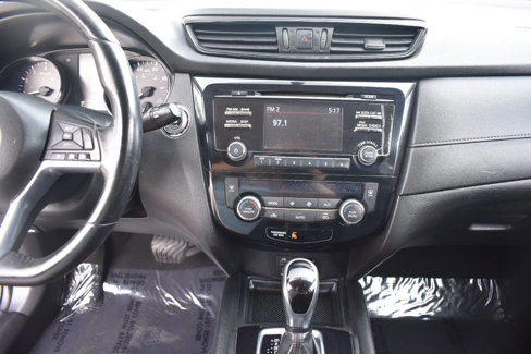 Used 2017 Nissan Rogue SV image 25