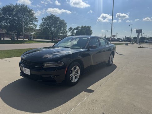 Used 2019 Dodge Charger SXT image 4