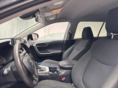 Used 2019 Toyota RAV4 LE image 8