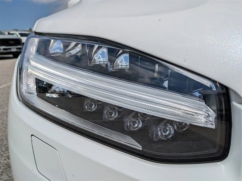 Certified 2022 Volvo XC90 T6 Momentum w/ Advanced Package image 10