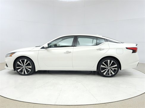 Used 2019 Nissan Altima 2.5 Platinum image 4