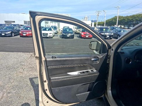 Used 2016 Jeep Compass Latitude image 18