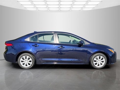 Used 2023 Toyota Corolla LE image 6