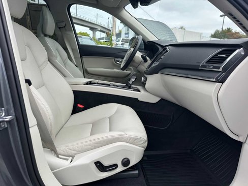 Used 2020 Volvo XC90 T5 Momentum w/ Protection Package Premier image 10