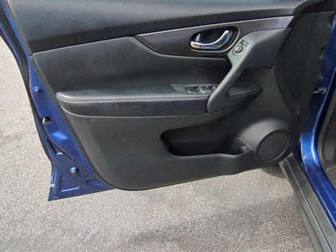 Used 2020 Nissan Rogue SV image 10