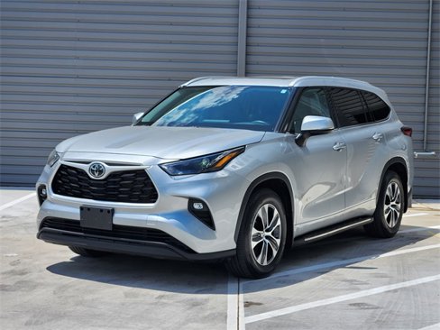 Used 2022 Toyota Highlander XLE image 4