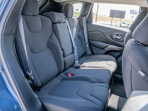 Used 2019 Jeep Cherokee Latitude w/ Popular Appearance Group image 24