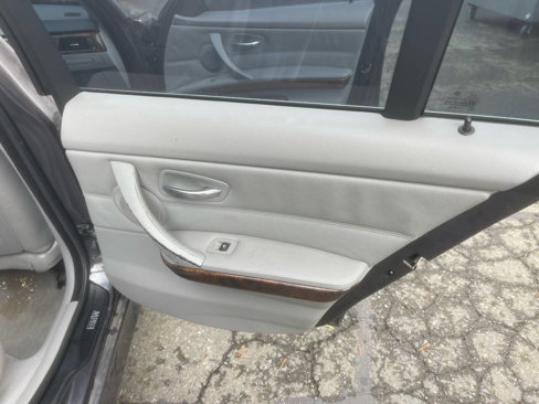 Used 2006 BMW 330xi Sedan image 32