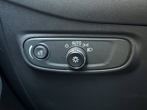 Used 2023 Chevrolet Equinox LT image 31
