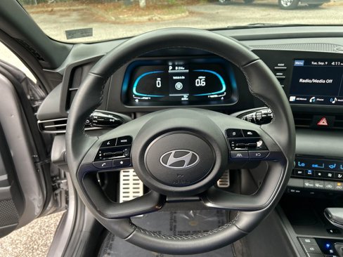 Certified 2025 Hyundai Elantra Sport image 17