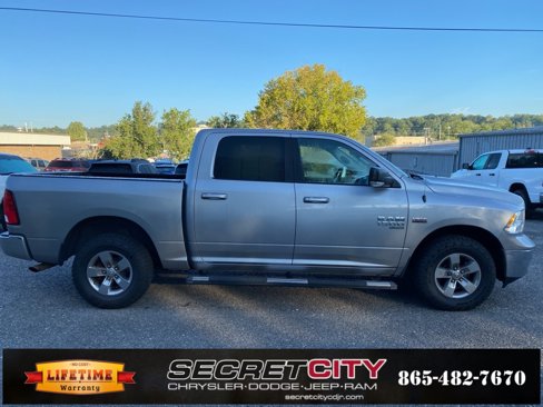 Used 2019 RAM 1500 Classic SLT w/ Luxury Group image 4