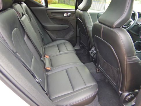 Used 2024 Volvo XC40 B5 Core image 12