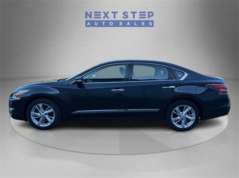 Used 2015 Nissan Altima 2.5 SV w/ Convenience Package image 4