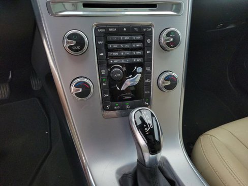 Used 2017 Volvo XC60 T5 Dynamic w/ Preferred Option Package image 12