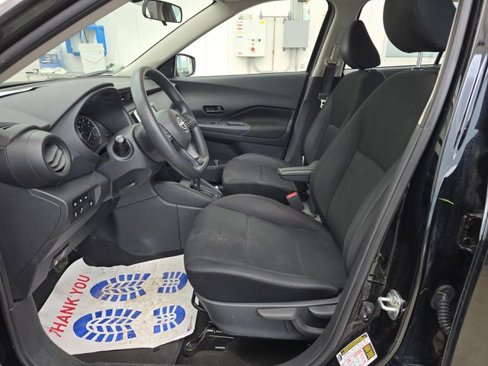 Used 2023 Nissan Kicks S image 9