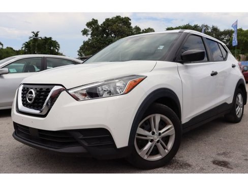 Used 2020 Nissan Kicks S image 1