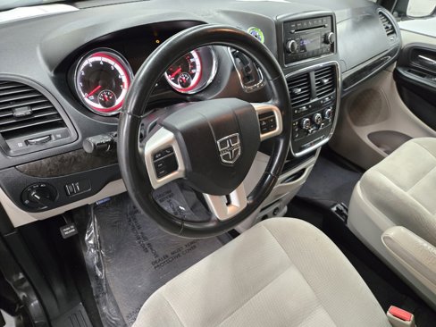 Used 2017 Dodge Grand Caravan SE w/ UConnect Hands-Free Group image 8