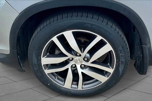 Used 2018 Honda Pilot Touring image 10
