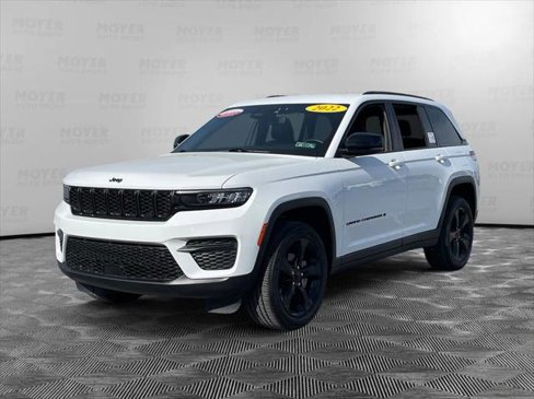 Certified 2022 Jeep Grand Cherokee Altitude image 1