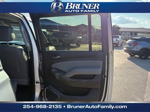 Used 2018 Chevrolet Suburban LT image 16
