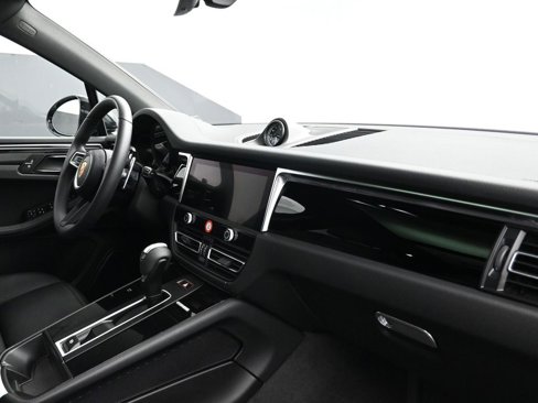 Used 2025 Porsche Macan image 14