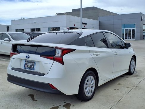Used 2020 Toyota Prius LE image 12