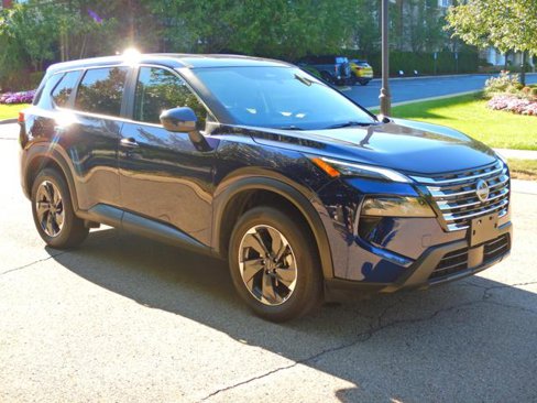Used 2025 Nissan Rogue SV image 3