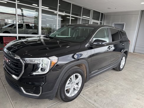 Used 2024 GMC Terrain SLE image 3
