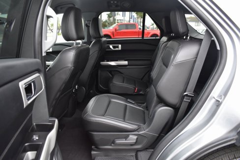 Used 2022 Ford Explorer XLT w/ Equipment Group 202A image 10
