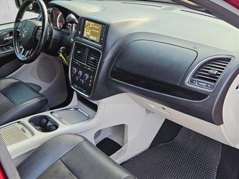Used 2019 Dodge Grand Caravan SXT image 22