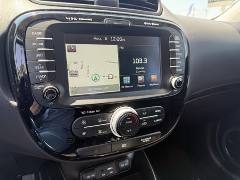Used 2016 Kia Soul + image 19