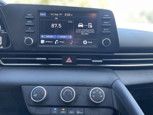 Used 2022 Hyundai Elantra SE image 13