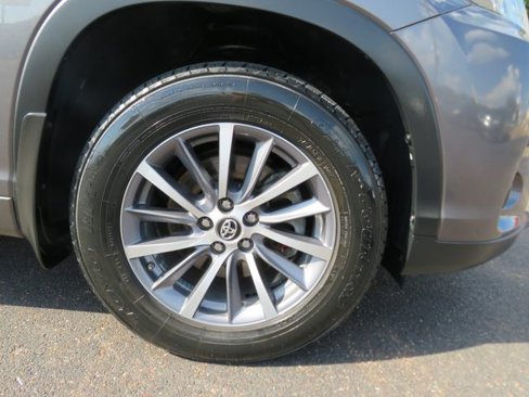 Used 2017 Toyota Highlander XLE image 17