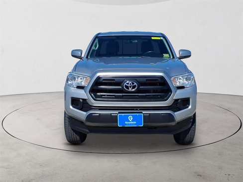 Used 2016 Toyota Tacoma SR image 2