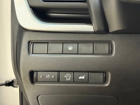 Used 2024 Nissan Rogue SV image 18
