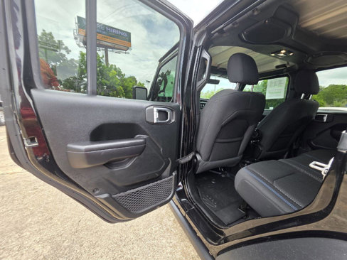 Used 2021 Jeep Wrangler Islander image 23