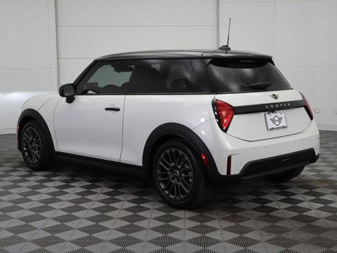 Used 2025 MINI Cooper 2-Door Hardtop image 8