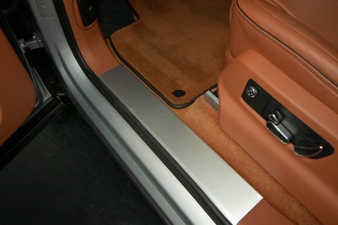 Used 2023 Bentley Bentayga Plug-In Hybrid image 42